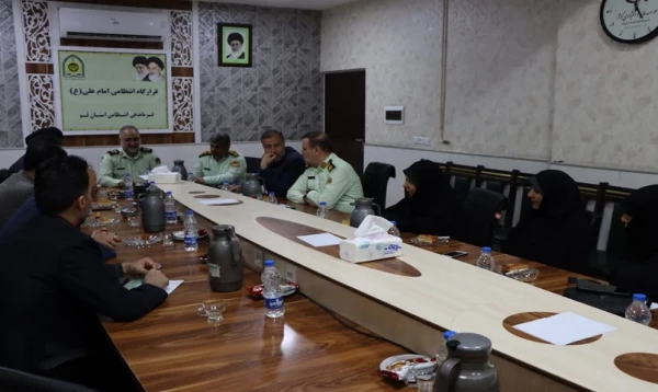 تجلیل مدیریت دانشگاه فرهنگیان استان قم از زحمات نیروهای فراجا استان در اجرای طرح نور (عفاف و حجاب) 9