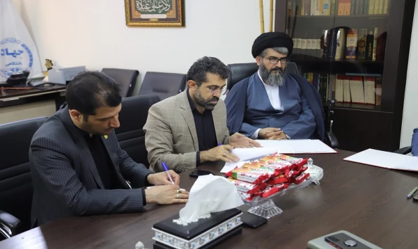 عقد تفاهم نامه همکاری دانشگاه فرهنگیان استان قم با جهاد دانشگاهی استان قم انجام شد 5